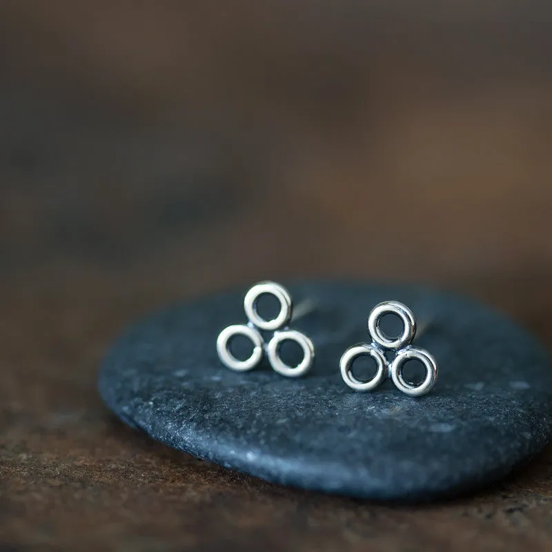 Contemporary Geometric Circle Cluster Stud Earrings, 6mm